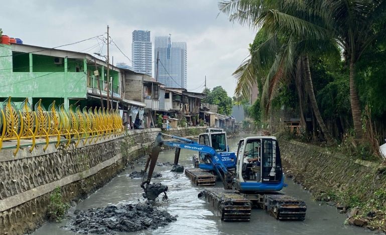 Jaksel keruk kali Cideng segmen Patra Kuningan untuk kurangi banjir