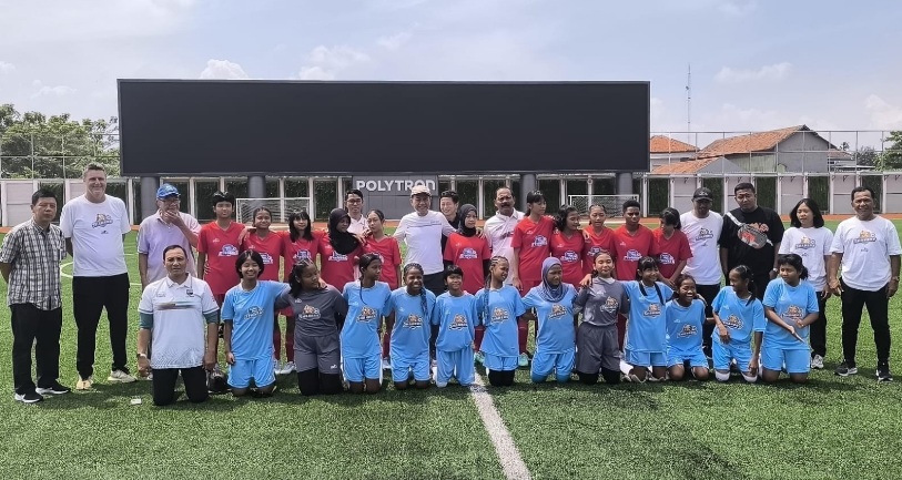 Bupati Kudus dukung tim sepakbola putri usia dini ke ajang JSSL Singapore 7s Bupati Kudus dukung tim sepakbola putri usia dini ke ajang JSSL Singapore 7s