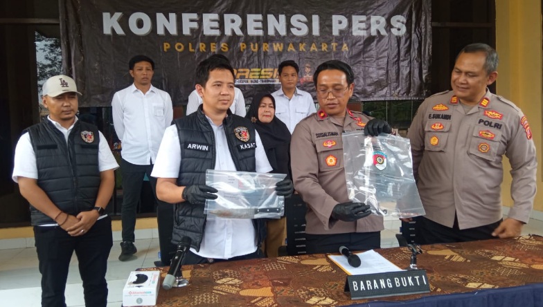 Tak terima ditegur, cucu tikam kakek berkali-kali hingga bersimbah darah Tak terima ditegur, cucu tikam kakek berkali-kali hingga bersimbah darah