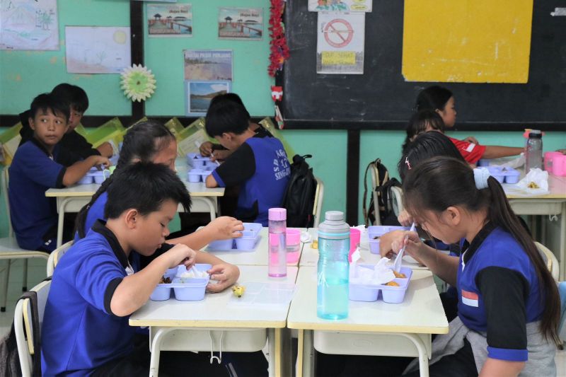 Pemkot Singkawang gelar MBG dengan sasaran SDN 47 Singkawang Selatan Pemkot Singkawang gelar MBG dengan sasaran SDN 47 Singkawang Selatan