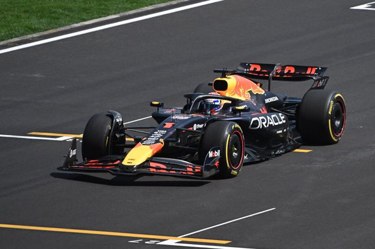 Verstappen tetap bersyukur meski terkena penalti 5 detik Verstappen tetap bersyukur meski terkena penalti 5 detik