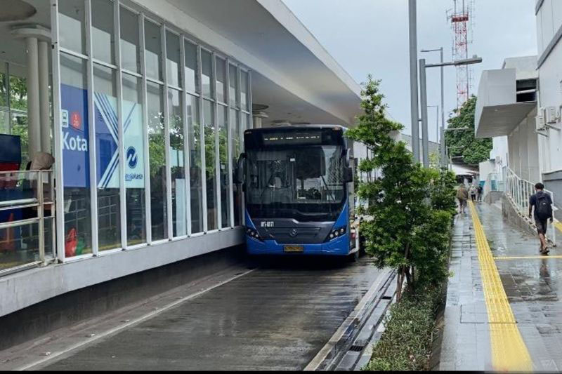 Transjakarta, LRT, dan MRT sediakan pintu khusus bagi perempuan Transjakarta, LRT, dan MRT sediakan pintu khusus bagi perempuan