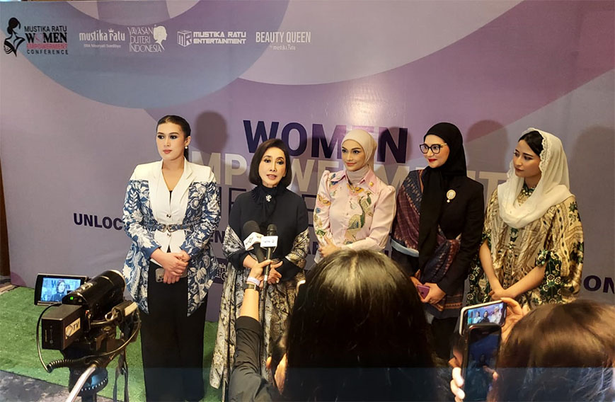 Perempuan memiliki peran sentral dalam menciptakan masyarakat yang lebih inklusif