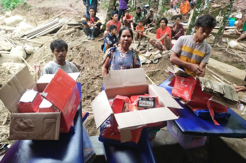 Pemkab Parigi bangun lima tenda pengungsian untuk korban banjir
