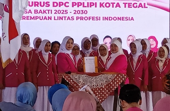 Siap berkontribusi untuk perempuan, Pengurus DPC PPLIPI Kota Tegal resmi dikukuhkan Siap berkontribusi untuk perempuan, Pengurus DPC PPLIPI Kota Tegal resmi dikukuhkan
