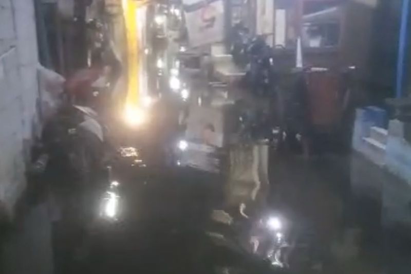 Warga: Banjir rob di RW 22 Muara Angke 50 centimeter di Rabu dinihari