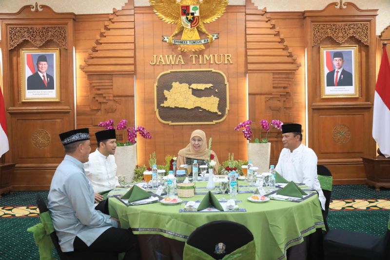 Khofifah tegaskan sinergitas forkopimda kunci ketentraman masyarakat Khofifah tegaskan sinergitas forkopimda kunci ketentraman masyarakat