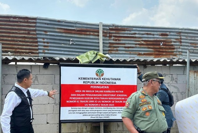 Kemenhut temukan lima titik pembuangan sampah ilegal di hutan Karawang Kemenhut temukan lima titik pembuangan sampah ilegal di hutan Karawang