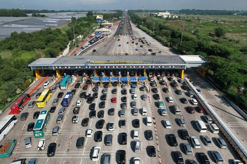 Minggu, one way nasional Tol Kalikangkung-Cikampek berlaku