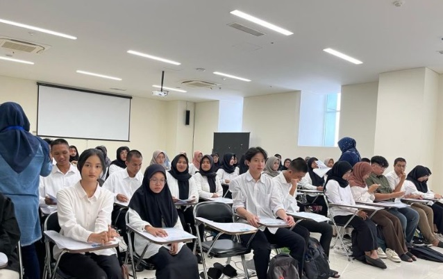 Unair wajibkan peserta UTBK ganti alas kaki cegah kecurangan Unair wajibkan peserta UTBK ganti alas kaki cegah kecurangan