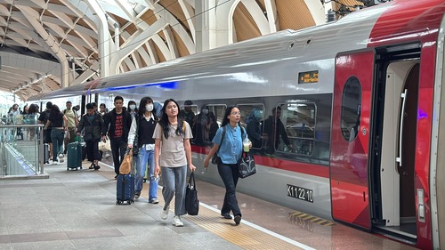 Libur Lebaran, penumpang Whoosh capai 21 ribu per hari