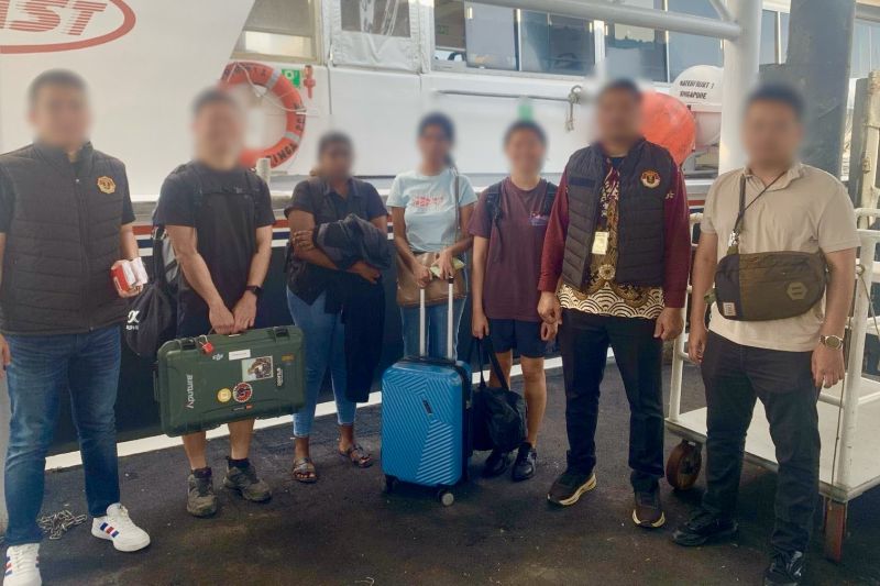 Imigrasi Batam deportasi sembilan WNA menyalahgunakan izin tinggal Imigrasi Batam deportasi sembilan WNA menyalahgunakan izin tinggal