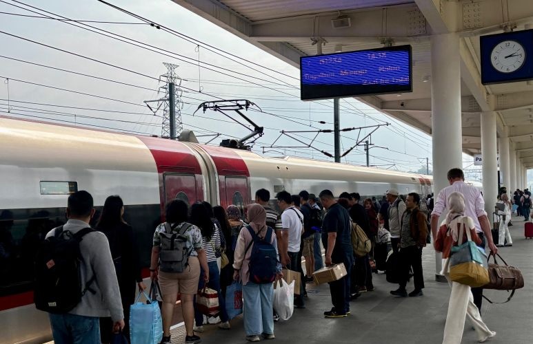 KCIC berangkatkan 250 ribu penumpang Whoosh selama libur Lebaran 2025 KCIC berangkatkan 250 ribu penumpang Whoosh selama libur Lebaran 2025