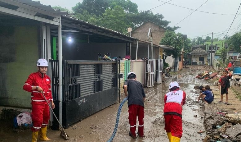 PMI Cianjur : 15 relawan berikan pelayanan kemanusiaan pascabanjir