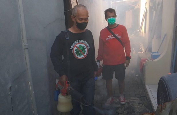 Cegah DBD dan chikungunya, legislator turunkan tim fogging di kampung Pringgolayan Cegah DBD dan chikungunya, legislator turunkan tim fogging di kampung Pringgolayan