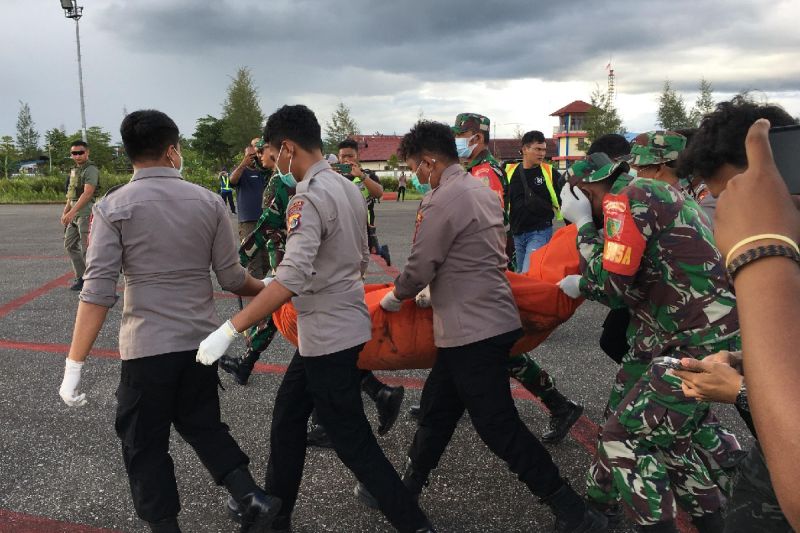 Satgas: Tim DVI identifikasi dua dari tiga jenazah korban KKB Satgas: Tim DVI identifikasi dua dari tiga jenazah korban KKB