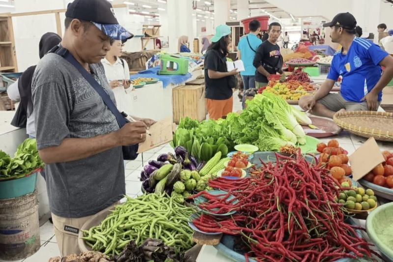 Pemkot Ambon gencarkan operasi pasar intervensi harga pangan Pemkot Ambon gencarkan operasi pasar intervensi harga pangan