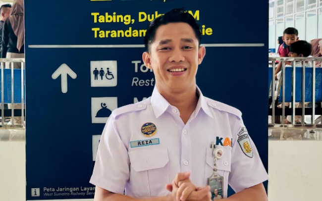 Petugas KAI Divre II Sumbar selamatkan ODGJ dari percobaan bunuh diri di rel kereta Petugas KAI Divre II Sumbar selamatkan ODGJ dari percobaan bunuh diri di rel kereta