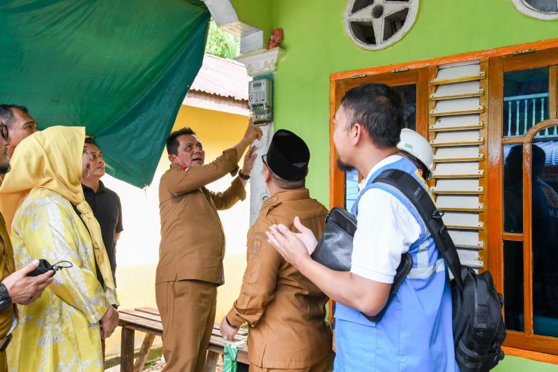 Warga empat kecamatan di Lingga kini nikmati listrik 24 jam Warga empat kecamatan di Lingga kini nikmati listrik 24 jam