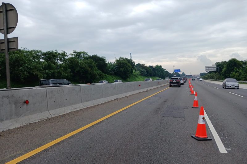 Jasa Marga terapkan contraflow Tol Cikampek sejak pagi H2 Lebaran Jasa Marga terapkan contraflow Tol Cikampek sejak pagi H2 Lebaran