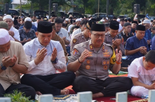 Sambut hari kemenangan, Kapolres Langkat Salat Idul Fitri bersama warga Sambut hari kemenangan, Kapolres Langkat Salat Idul Fitri bersama warga