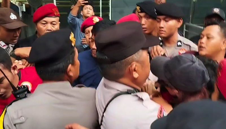 Sidang Hasto sempat gaduh akibat empat orang dituding penyusup Sidang Hasto sempat gaduh akibat empat orang dituding penyusup