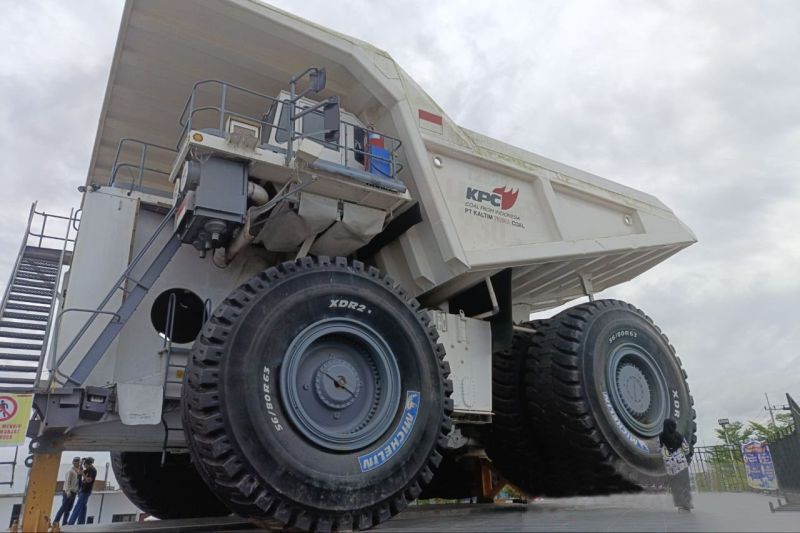 Taman ikon truk tambang raksasa di Kutim jadi pilihan libur Lebaran