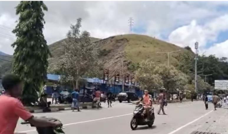 Tokoh Adat Sentani imbau masyarakat ikut jaga keamanan dan ketertiban Tokoh Adat Sentani imbau masyarakat ikut jaga keamanan dan ketertiban