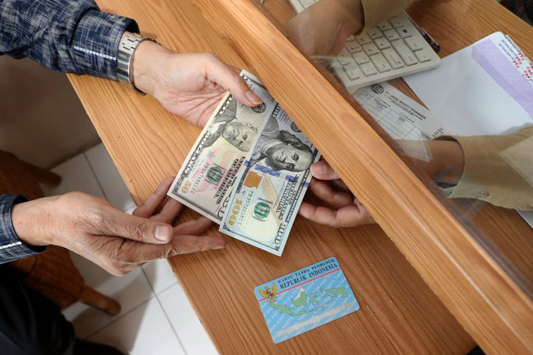 Rupiah pada Jumat pagi menguat jadi Rp16.805 per dolar AS Rupiah pada Jumat pagi menguat jadi Rp16.805 per dolar AS
