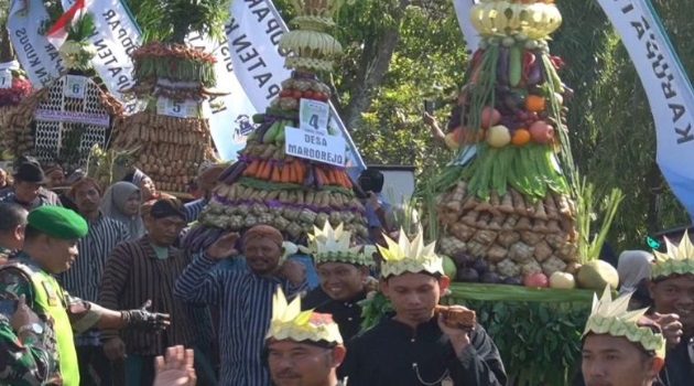 Perayaan Syawalan di Kudus diwarnai Parade Seribu Ketupat Perayaan Syawalan di Kudus diwarnai Parade Seribu Ketupat