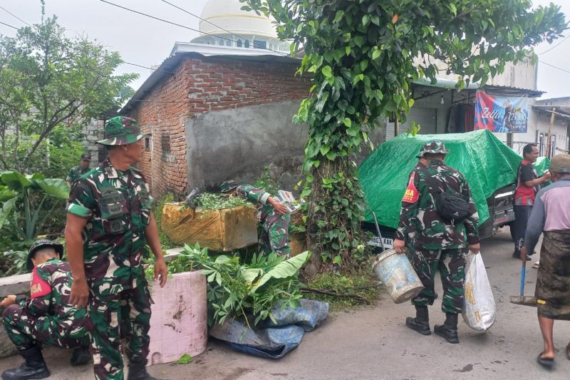 TNI luncurkan program bersih-bersih rumah ibadah di Lombok Tengah