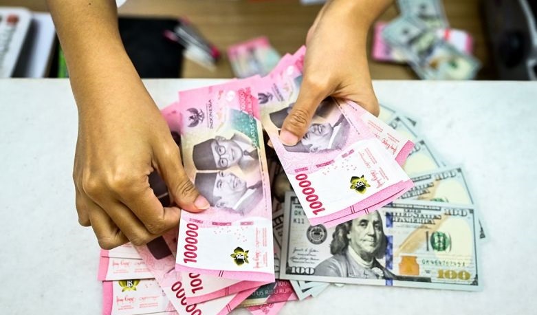 Rupiah pada Jumat pagi menguat jadi Rp16.653 per dolar AS