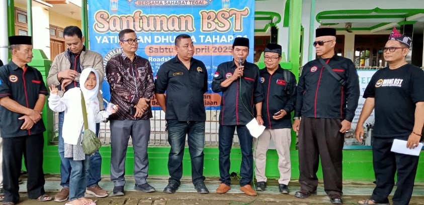 Pengusaha Tegal Bahari Ayu dan BST berbagi kebahagiaan lebaran Pengusaha Tegal Bahari Ayu dan BST berbagi kebahagiaan lebaran