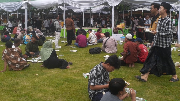 Pesta rakyat sambut kedatangan Wabup Kudus di pendopo kabupaten Pesta rakyat sambut kedatangan Wabup Kudus di pendopo kabupaten