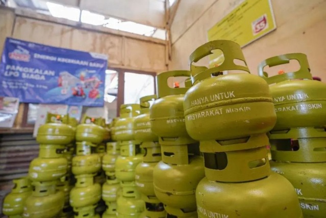 Ekonom: Perlu ditinjau lagi kalangan yang berhak beli LPG 3 kg Ekonom: Perlu ditinjau lagi kalangan yang berhak beli LPG 3 kg