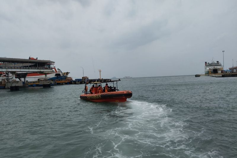 Kapal tenggelam di Selat Sunda empat ABK hilang berhasil ditemukan Kapal tenggelam di Selat Sunda empat ABK hilang berhasil ditemukan