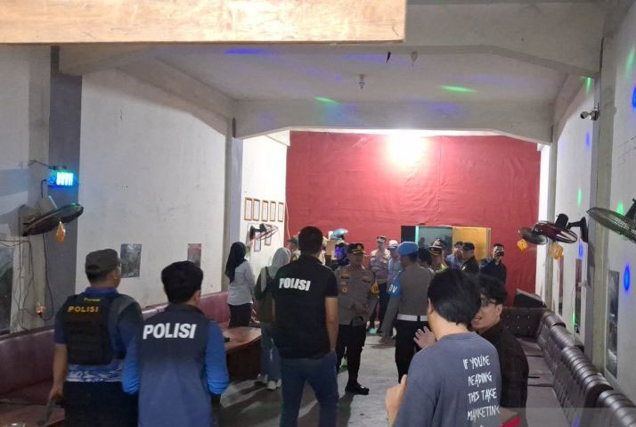 Polres OKU gandeng BNN razia tempat hiburan malam Polres OKU gandeng BNN razia tempat hiburan malam