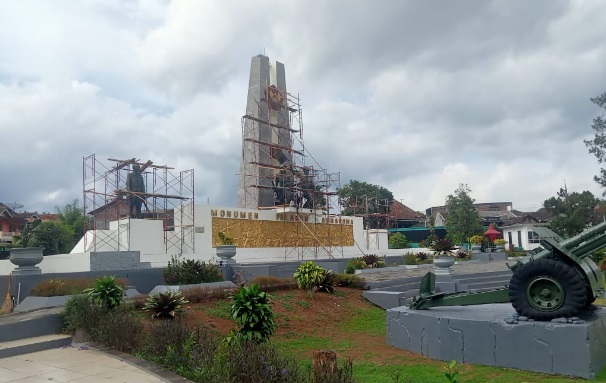Dukung nilai sejarah, seniman cat perbaikan Monumen Palagan Ambarawa Dukung nilai sejarah, seniman cat perbaikan Monumen Palagan Ambarawa