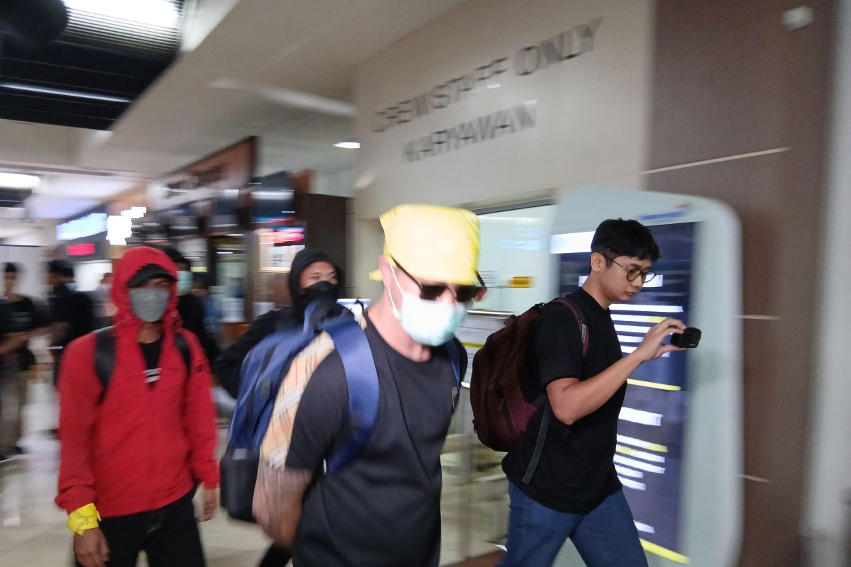 Kemlu pulangkan 84 WNI terlibat penipuan daring dari Myanmar Kemlu pulangkan 84 WNI terlibat penipuan daring dari Myanmar