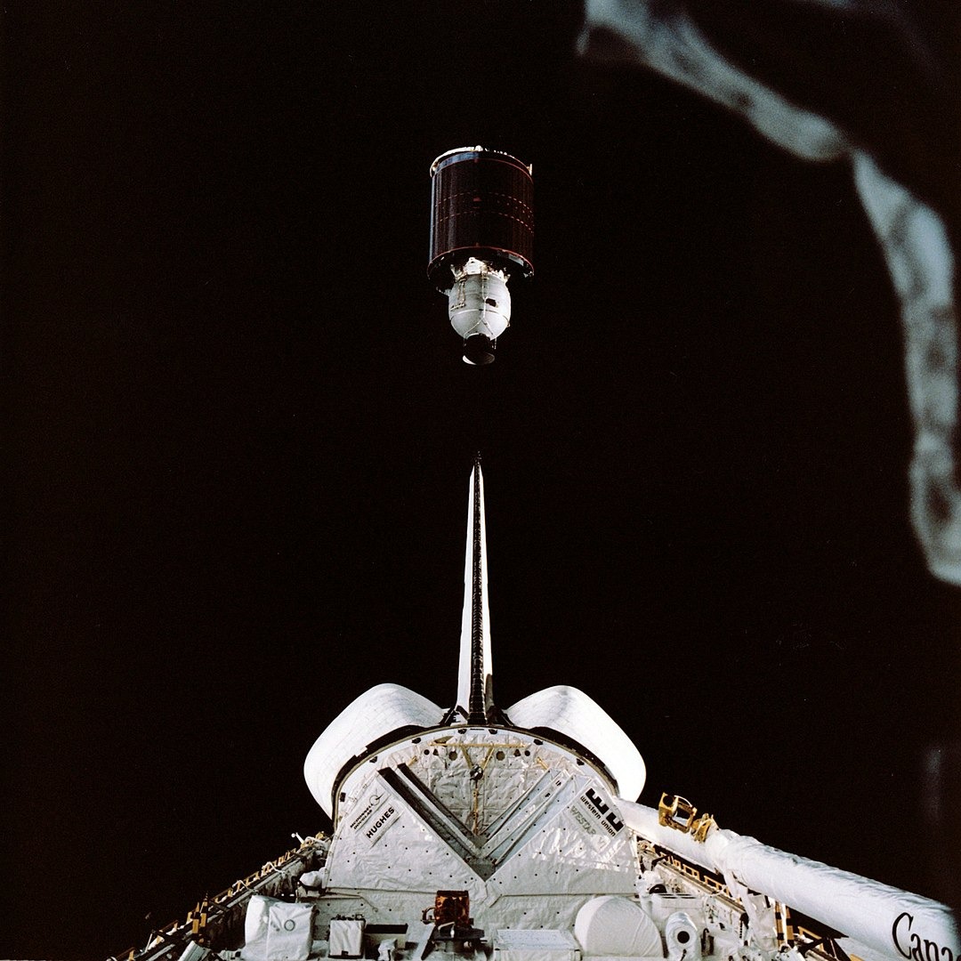 3 Februari 1984: Satelit Palapa B-2 diluncurkan ke luar angkasa 3 Februari 1984: Satelit Palapa B-2 diluncurkan ke luar angkasa