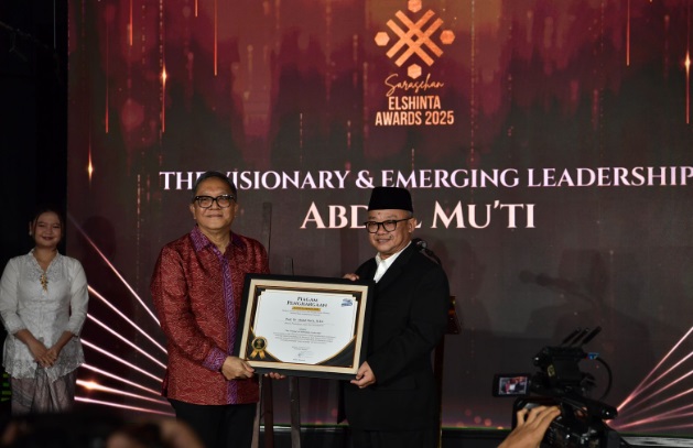 Mendikdasmen raih penghargaan The Visionary and Emerging Leadership di Elshinta Award 2025 Mendikdasmen raih penghargaan The Visionary and Emerging Leadership di Elshinta Award 2025