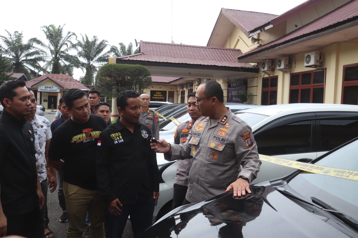 Dalam hitungan jam, Polres Langkat berhasil ungkap kasus penggelapan belasan mobil rental Dalam hitungan jam, Polres Langkat berhasil ungkap kasus penggelapan belasan mobil rental