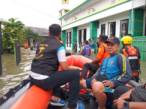 Kemensos salurkan bantuan korban banjir di Bandar Lampung Kemensos salurkan bantuan korban banjir di Bandar Lampung