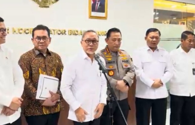 Zulkifli Hasan: Stok minyak goreng ditambah dua kali lipat saat puasa Zulkifli Hasan: Stok minyak goreng ditambah dua kali lipat saat puasa