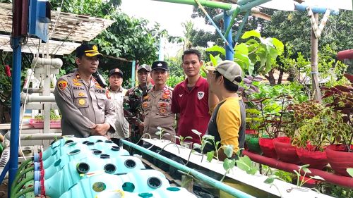 Sinergi warga dan Polri manfaatkan lahan hijau terbatas