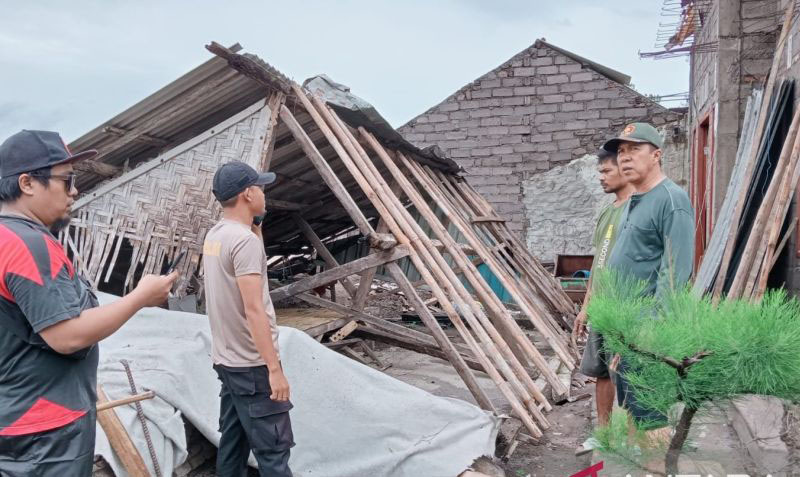 Angin kencang sebabkan kerusakan rumah di sejumlah wilayah Jembrana