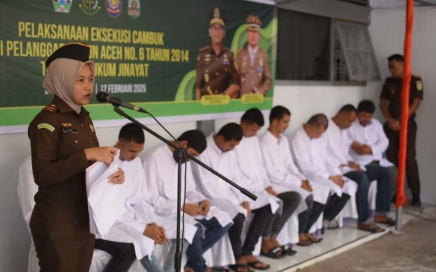 Kejari Bireuen eksekusi cambuk 10 terpidana pelanggaran syariat Islam Kejari Bireuen eksekusi cambuk 10 terpidana pelanggaran syariat Islam