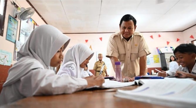 Presiden Prabowo tinjau program MBG di Bogor Presiden Prabowo tinjau program MBG di Bogor