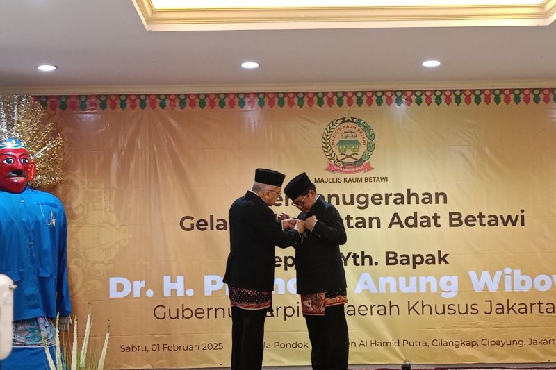 Pramono Anung terima gelar Abang dari Majelis Kaum Betawi Pramono Anung terima gelar Abang dari Majelis Kaum Betawi