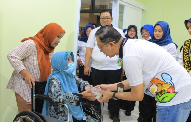 Peringati HGN 2025, RSUD Kudus bagikan jajanan sehat ke pasien Peringati HGN 2025, RSUD Kudus bagikan jajanan sehat ke pasien